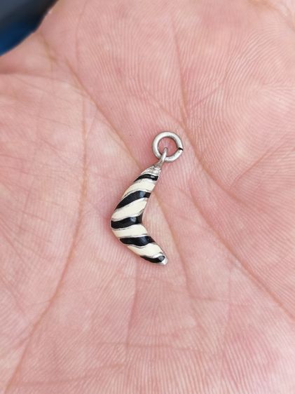 จี้บูมเมอแรงเงินแท้ ลงยา งานนอก ราคาเบาๆครับ