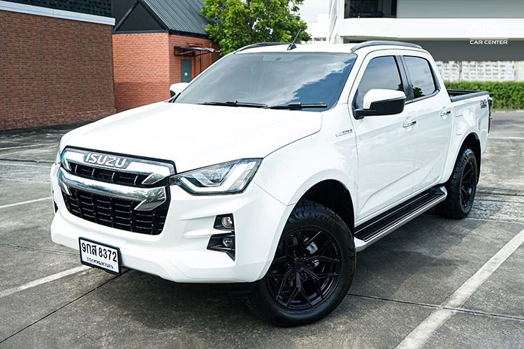 รถ Isuzu D-MAX 3.0 V-Cross Z 4WD สี ขาว