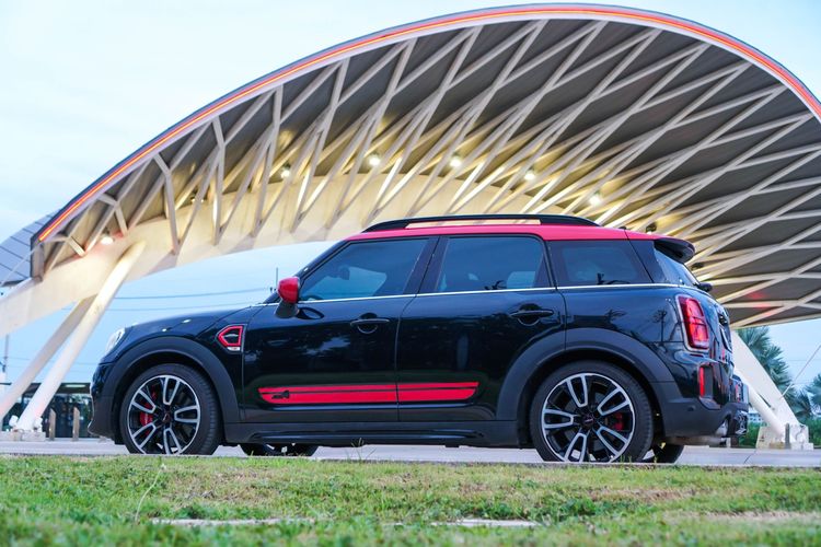 Mini JOHN COOPER WORK 2022 2.0 John Cooper Works ALL4 Countryman 4WD Sedan เบนซิน ไม่ติดแก๊ส เกียร์อัตโนมัติ ดำ รูปที่ 3