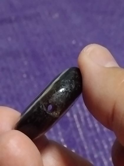 หินดวงตาสวรรค์ 2 หน้า สีดำขาว ทรงกลม เจาะรู สีงดงามมากเม็ดนี้ โทนเข้มๆ ขนาดเส้นผ่าศูนย์กลาง 3 ซม. ขนาดใหญ่ มีน้ำหนัก หินแท้ เก่ามาก หายากมาก รูปที่ 7