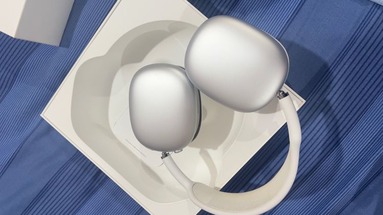 Apple AirPods Max สี Silver สภาพเหมือนใหม่
