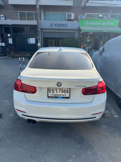 BMW Series 3 2018 330e Sedan ปลั๊กอินไฮบริด (PHEV) ไม่ติดแก๊ส เกียร์อัตโนมัติ ขาว รูปที่ 3