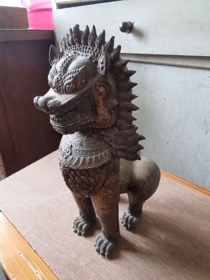 คู่สิงห์ปราสาท หล่อสำริด ลายแน่น ผิวเก่าสวยเข้ม เสริมฮวงจุ้ย รูปที่ 8