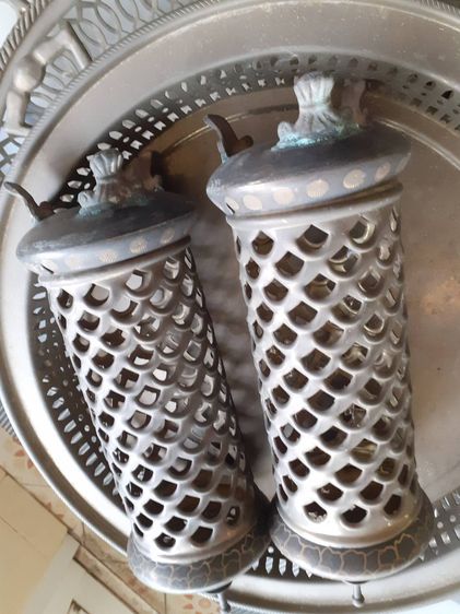 เครื่องทองเหลือง งามลายฉลุ งานข่างยุคเก่า เนื้อทองสวย หนาหนักแน่น แข็งแรง รูปที่ 9