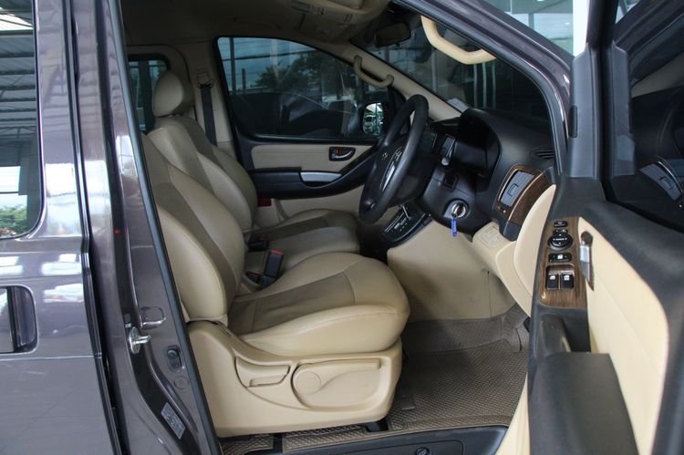 Hyundai H-1 2020 2.5 Elite Utility-car ดีเซล ไม่ติดแก๊ส เกียร์อัตโนมัติ น้ำตาล รูปที่ 3