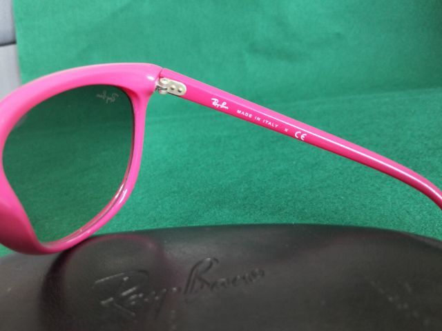 แว่นตากันแดดหญิงแบรนด์ Ray-ban รุ่น RB 4126 ของแท้ made in Italy สีชมพูเข้มสภาพยังใหม่ไม่มีร้าว รูปที่ 6