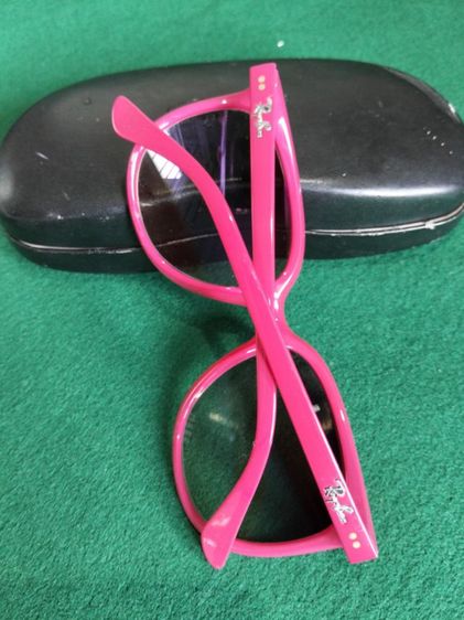 แว่นตากันแดดหญิงแบรนด์ Ray-ban รุ่น RB 4126 ของแท้ made in Italy สีชมพูเข้มสภาพยังใหม่ไม่มีร้าว รูปที่ 7