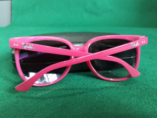 แว่นตากันแดดหญิงแบรนด์ Ray-ban รุ่น RB 4126 ของแท้ made in Italy สีชมพูเข้มสภาพยังใหม่ไม่มีร้าว รูปที่ 10