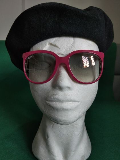 แว่นตากันแดดหญิงแบรนด์ Ray-ban รุ่น RB 4126 ของแท้ made in Italy สีชมพูเข้มสภาพยังใหม่ไม่มีร้าว รูปที่ 2