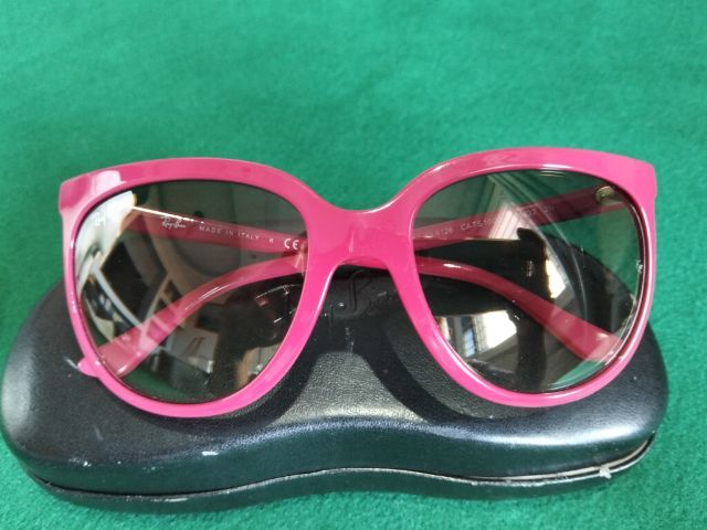แว่นตากันแดดหญิงแบรนด์ Ray-ban รุ่น RB 4126 ของแท้ made in Italy สีชมพูเข้มสภาพยังใหม่ไม่มีร้าว รูปที่ 8