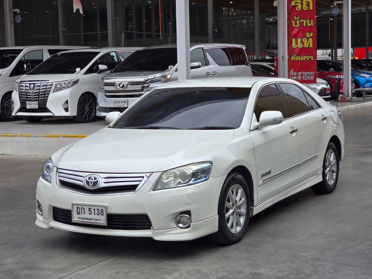 รถ Toyota Camry 2.4 Hybrid สี ขาว