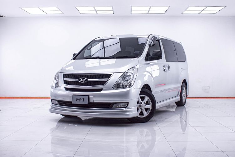 รถ Hyundai H-1  2.5 Maesto Touring สี เทา