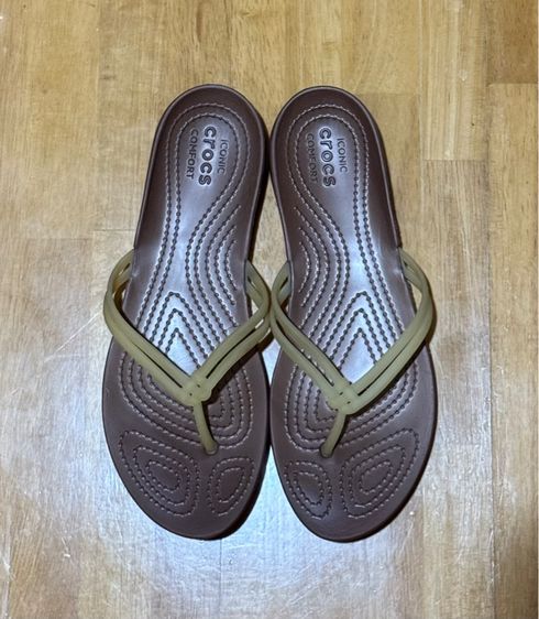 รองเท้าแตะหูหนีบ Crocs รูปที่ 4