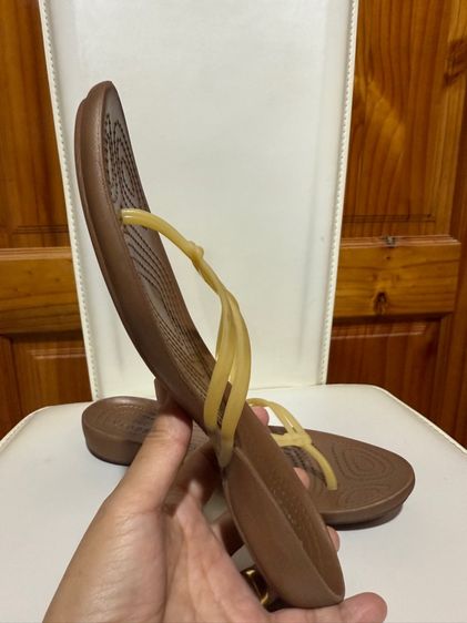 รองเท้าแตะหูหนีบ Crocs รูปที่ 10