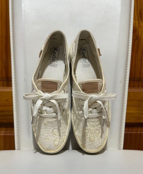 รองเท้าผ้าใบลูกไม้พื้นหนา Keds รูปที่ 16