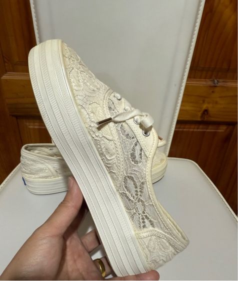 รองเท้าผ้าใบลูกไม้พื้นหนา Keds รูปที่ 11