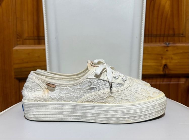 รองเท้าผ้าใบลูกไม้พื้นหนา Keds รูปที่ 2