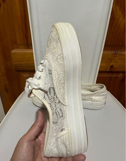 รองเท้าผ้าใบลูกไม้พื้นหนา Keds รูปที่ 10