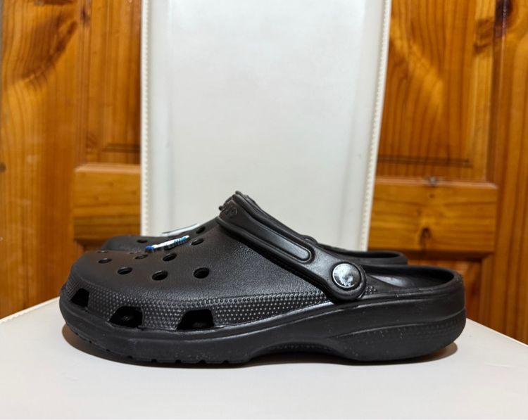 รองเท้าแตะแบบมีหูและแบบสวม ดำ รองเท้าหัวโต Crocs