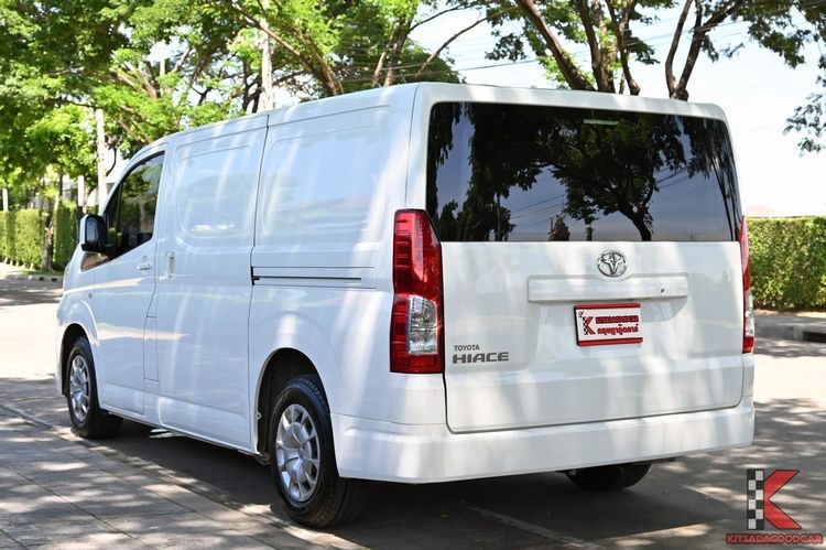 Toyota Hiace 2020 2.8 economy Van ดีเซล ไม่ติดแก๊ส เกียร์ธรรมดา ขาว รูปที่ 3