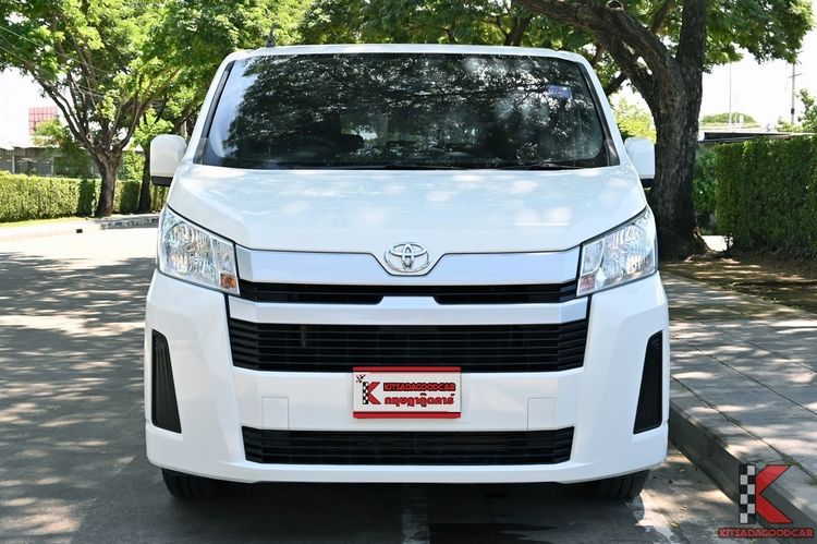 Toyota Hiace 2020 2.8 economy Van ดีเซล ไม่ติดแก๊ส เกียร์ธรรมดา ขาว รูปที่ 2