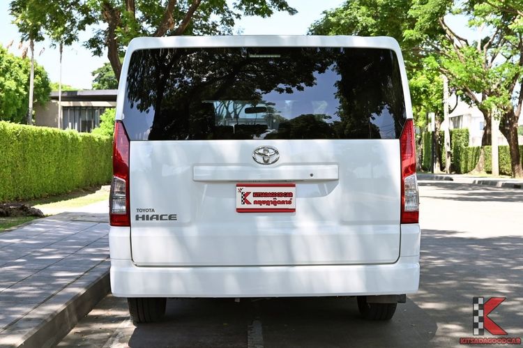 Toyota Hiace 2020 2.8 economy Van ดีเซล ไม่ติดแก๊ส เกียร์ธรรมดา ขาว รูปที่ 4