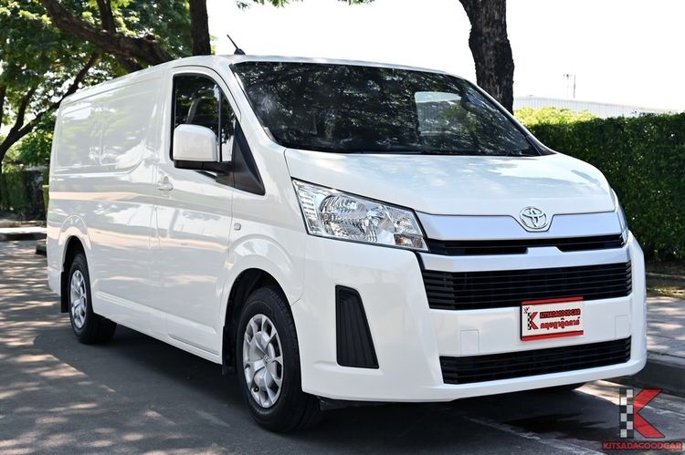 รถ Toyota Hiace 2.8 economy สี ขาว
