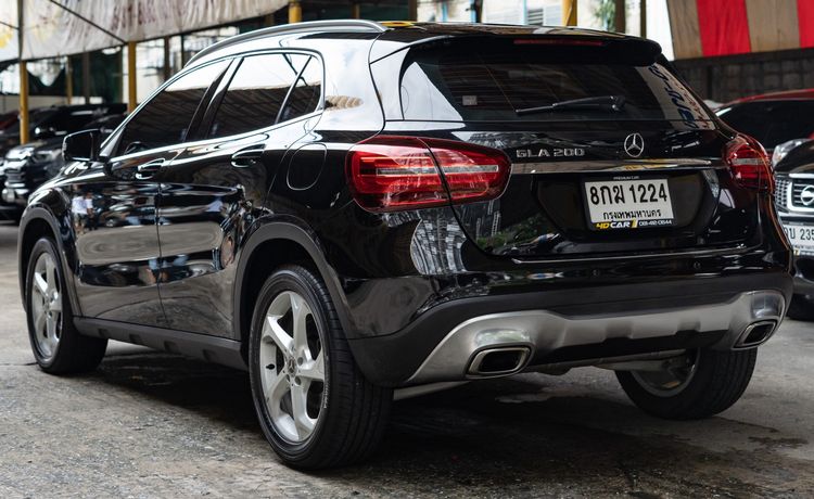 Mercedes-Benz GLA-Class 2018 GLA200 Utility-car เบนซิน ไม่ติดแก๊ส เกียร์อัตโนมัติ ดำ รูปที่ 3