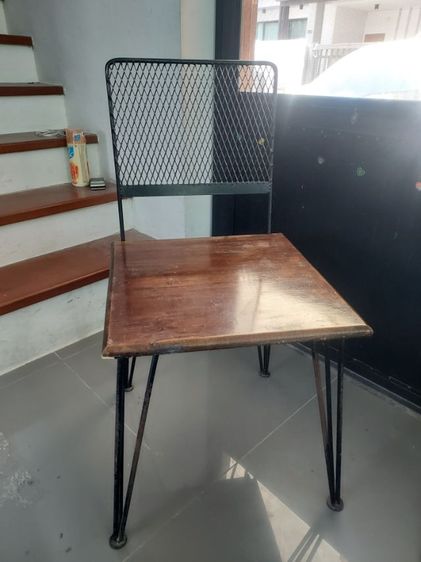 เก้าอี้เหล็ก