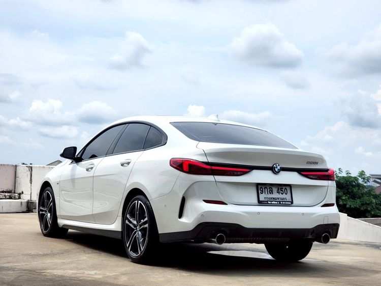 BMW Series 2 2021 220i Sedan เบนซิน ไม่ติดแก๊ส เกียร์อัตโนมัติ ขาว รูปที่ 2