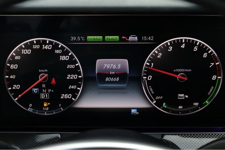 Mercedes-Benz E-Class 2017 E350 AMG Sedan ปลั๊กอินไฮบริด (PHEV) เกียร์อัตโนมัติ ขาว รูปที่ 4