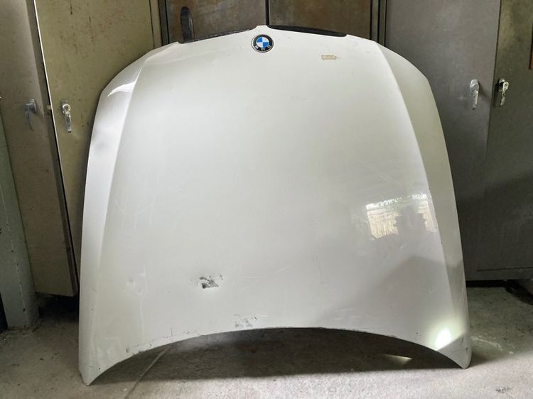 bmw E90 ฝากระโปรง แก้มข้าง โครงคานหน้า ฝากระโปรงท้าย กลอนฝาท้าย โลโก้ BMW ตัวอักษร 325i แผ่นกันความร้อนฝากระโปรงหน้า มือจับฝาท้าย รูปที่ 15