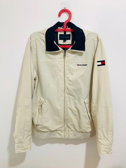 เสื้อแจ็คเก็ต TOMMY HILFIGER แท้ 💯 size S วัดจริง ขนาด อก 22 ยาว 26.5 นิ้ว สภาพใหม่มาก เก็บหมวกได้ รายละเอียดดี มีซัปใน ตัดเย็บดีมาก