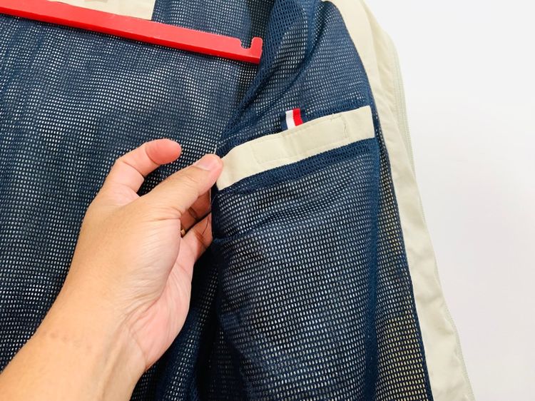 เสื้อแจ็คเก็ต TOMMY HILFIGER แท้ 💯 size S วัดจริง ขนาด อก 22 ยาว 26.5 นิ้ว สภาพใหม่มาก เก็บหมวกได้ รายละเอียดดี มีซัปใน ตัดเย็บดีมาก รูปที่ 11