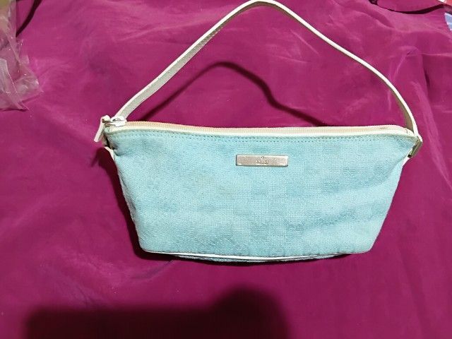 หญิง ฟ้า ผ้า ขายกระเป๋า gucci มือ2 สวย คลาสสิค