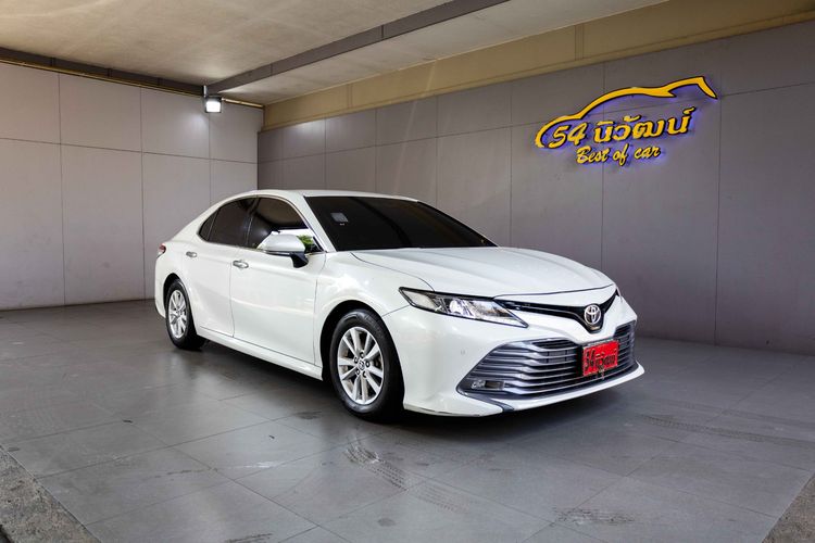 รถ Toyota Camry 2.0 G สี ขาว