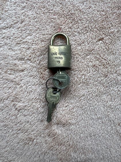 กุญแจพร้อมลูก2 ดอก226 louis vuittonแท้