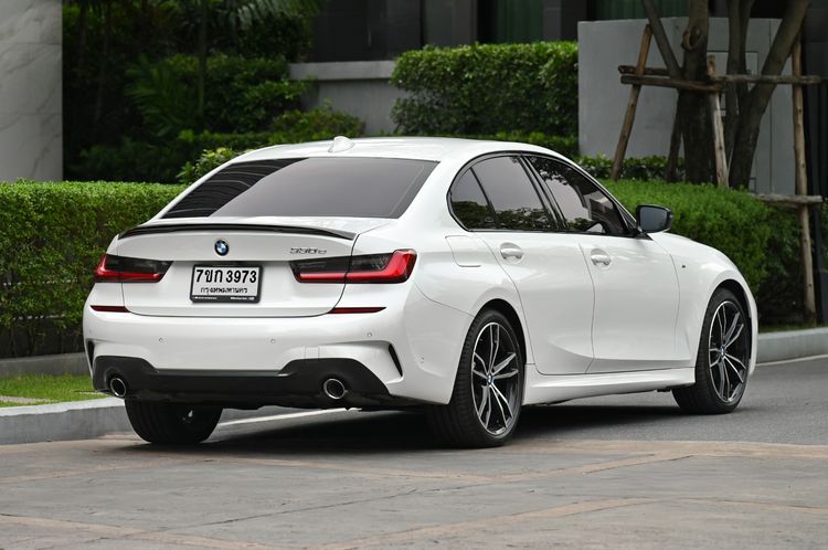 BMW Series 3 2022 330e Sedan ปลั๊กอินไฮบริด (PHEV) ไม่ติดแก๊ส เกียร์อัตโนมัติ ขาว รูปที่ 4