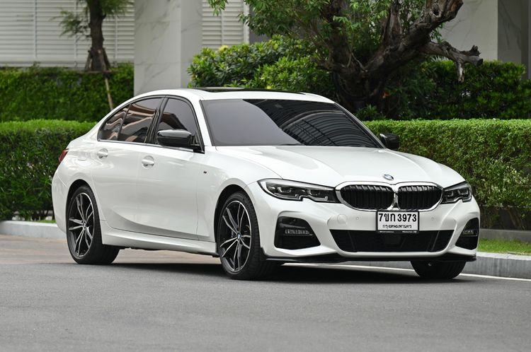 BMW Series 3 2022 330e Sedan ปลั๊กอินไฮบริด (PHEV) ไม่ติดแก๊ส เกียร์อัตโนมัติ ขาว รูปที่ 2