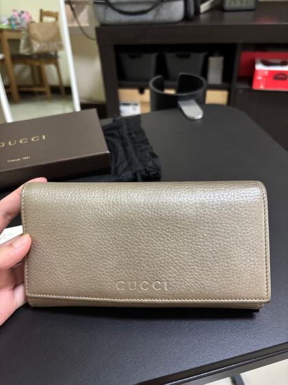 Gucci Women's Golden Beige Leather WCoin Pocket Continental Wallet