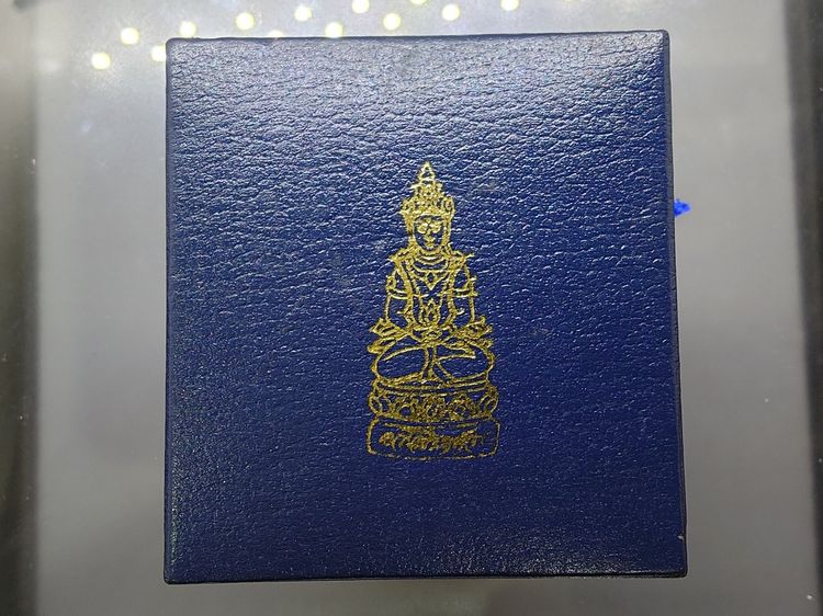 เหรียญอวโลกิเตศวร อุดมโภคทรัพย์ เนื้อเงินลงยา อนุสรณ์มรณภาพ 10 ปี พระโพธิ์แจ้งมหาเถระ ปฐมเจ้าอาวาส วัดโพธิ์แมนคุณาราม ปี2539 พร้อมกล่องเดิม	 รูปที่ 9