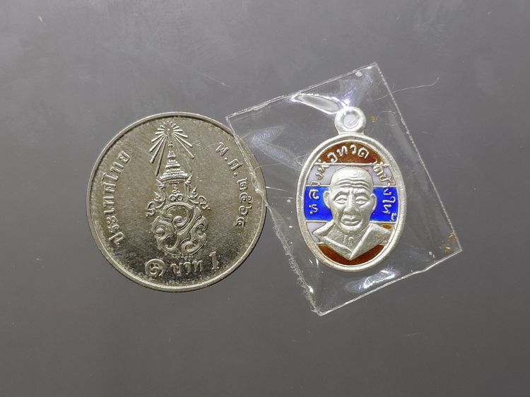 เหรียญเม็ดแตง หลวงพ่อทวด หลัง ๑๐๐ ปี อาจารย์ทิม พ.ศ.2555 เนื้อเงินลงยาสีธงชาติ พร้อมตลับเดิม รูปที่ 6