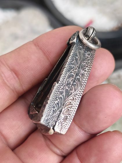 ตลับใส่พระเงินแท้ งานเก่า สวยหายาก ราคาแบ่งปันครับ รูปที่ 4