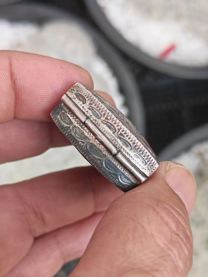 ตลับใส่พระเงินแท้ งานเก่า สวยหายาก ราคาแบ่งปันครับ รูปที่ 7