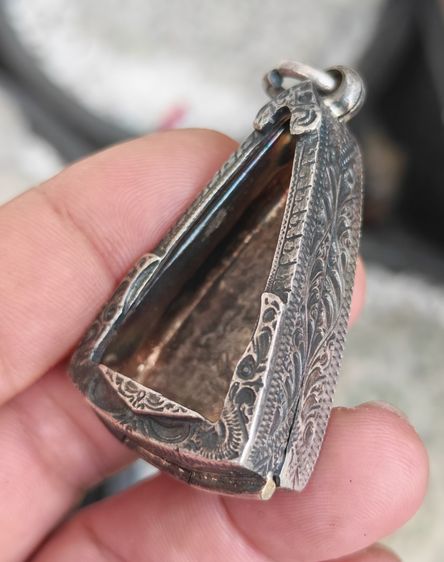 ตลับใส่พระเงินแท้ งานเก่า สวยหายาก ราคาแบ่งปันครับ รูปที่ 9