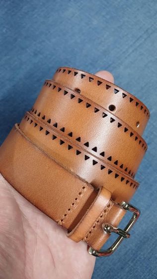 เข็มขัดหนังแท้ SPORTSCRAFT
เอว 37 ถึง 41 กว้าง 1.15
ยาวรวมหัว 45.7 หนังสวย
สภาพหล่อ รูปที่ 3