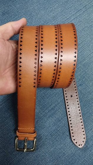 เข็มขัดหนังแท้ SPORTSCRAFT
เอว 37 ถึง 41 กว้าง 1.15
ยาวรวมหัว 45.7 หนังสวย
สภาพหล่อ รูปที่ 2