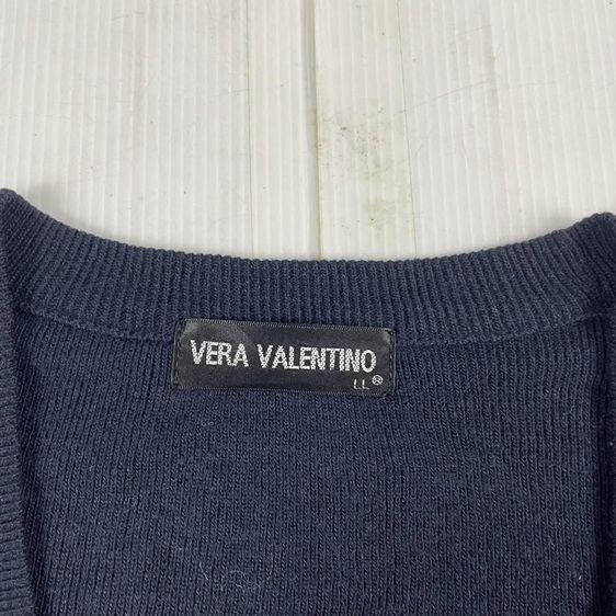 เสื้อกันหนาวไหมพรม VALENTINO กระเป๋าชายล่างแท้ 💯 size L ขนาด อก 22.5 ยาว 265 นิ้ว สภาพใหม่มาก ทรงสวย เนื้อผ้าหนานุ่ม หายากน่าสะสมครับ รูปที่ 4