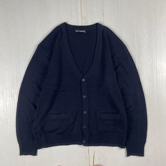 เสื้อกันหนาวไหมพรม VALENTINO กระเป๋าชายล่างแท้ 💯 size L ขนาด อก 22.5 ยาว 265 นิ้ว สภาพใหม่มาก ทรงสวย เนื้อผ้าหนานุ่ม หายากน่าสะสมครับ รูปที่ 2