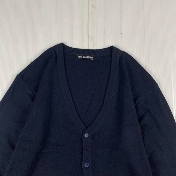 เสื้อกันหนาวไหมพรม VALENTINO กระเป๋าชายล่างแท้ 💯 size L ขนาด อก 22.5 ยาว 265 นิ้ว สภาพใหม่มาก ทรงสวย เนื้อผ้าหนานุ่ม หายากน่าสะสมครับ รูปที่ 3